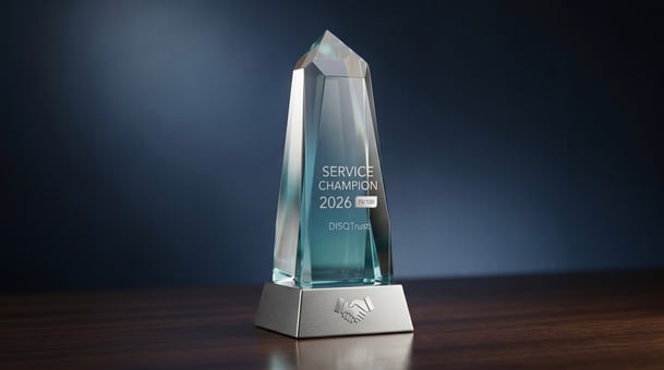  Das Bild zeigt die Auszeichnung für SecureCloud als „Service Champion 2026“ mit 79 von 100 Punkten (KI-generiert).